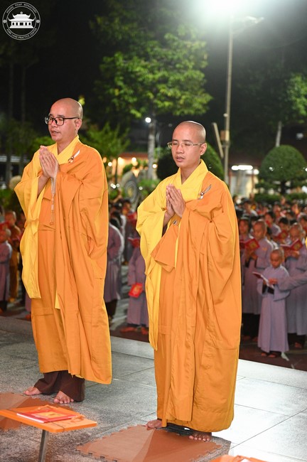 Starting the Temporary Ordination Retreat for Children in Summer with the theme Sowing compassion seeds