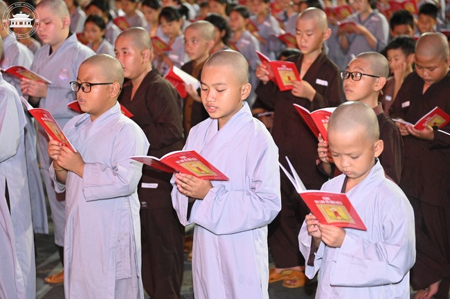 Starting the Temporary Ordination Retreat for Children in Summer with the theme Sowing compassion seeds