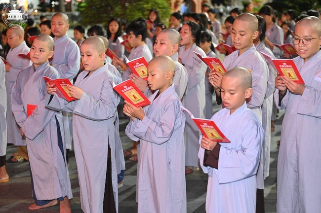 Starting the Temporary Ordination Retreat for Children in Summer with the theme Sowing compassion seeds