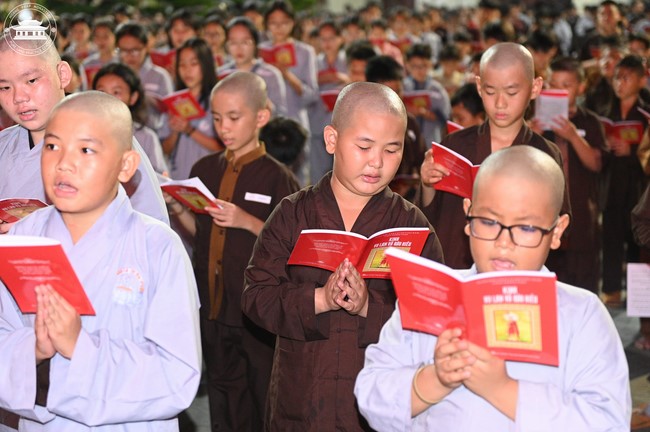 Starting the Temporary Ordination Retreat for Children in Summer with the theme Sowing compassion seeds