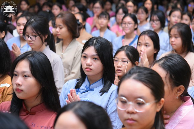 Starting the Temporary Ordination Retreat for Children in Summer with the theme Sowing compassion seeds