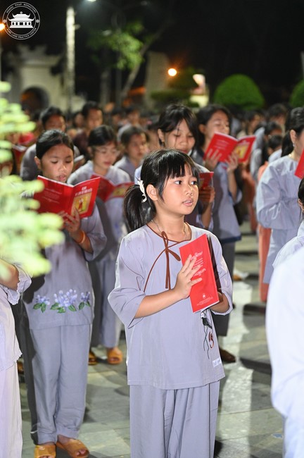 Starting the Temporary Ordination Retreat for Children in Summer with the theme Sowing compassion seeds