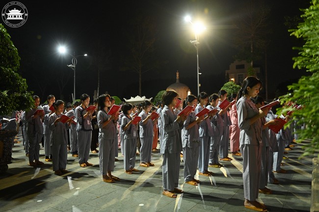 Starting the Temporary Ordination Retreat for Children in Summer with the theme Sowing compassion seeds