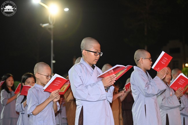 Starting the Temporary Ordination Retreat for Children in Summer with the theme Sowing compassion seeds