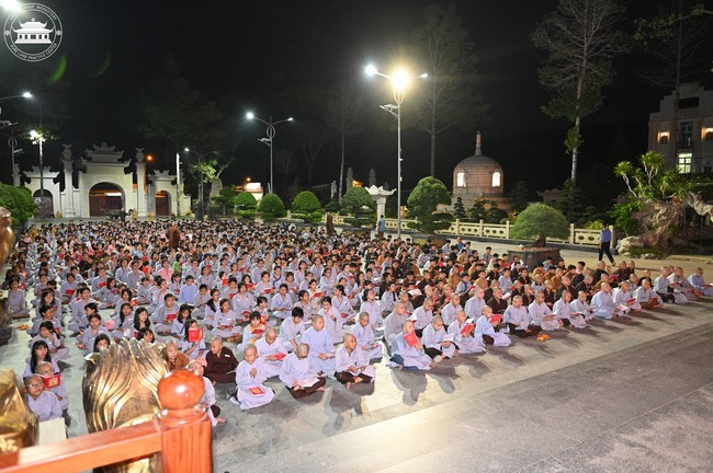 Starting the Temporary Ordination Retreat for Children in Summer with the theme Sowing compassion seeds