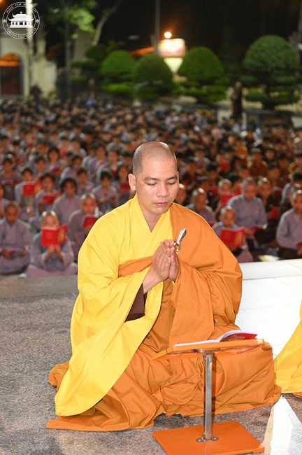 Starting the Temporary Ordination Retreat for Children in Summer with the theme Sowing compassion seeds