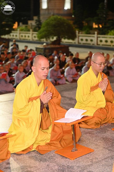 Starting the Temporary Ordination Retreat for Children in Summer with the theme Sowing compassion seeds