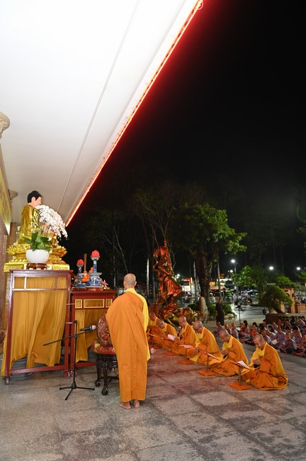 Starting the Temporary Ordination Retreat for Children in Summer with the theme Sowing compassion seeds