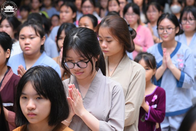 Starting the Temporary Ordination Retreat for Children in Summer with the theme Sowing compassion seeds