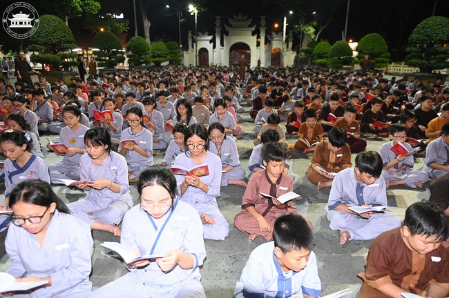 Starting the Temporary Ordination Retreat for Children in Summer with the theme Sowing compassion seeds