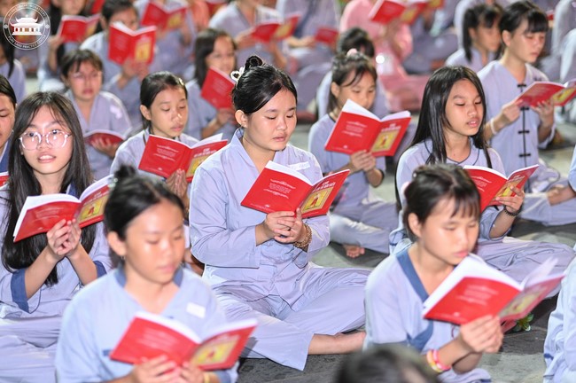 Starting the Temporary Ordination Retreat for Children in Summer with the theme Sowing compassion seeds