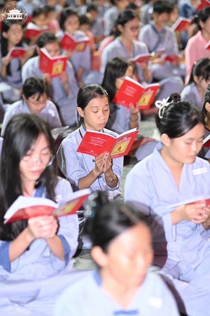 Starting the Temporary Ordination Retreat for Children in Summer with the theme Sowing compassion seeds