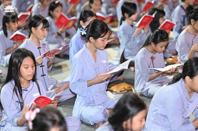 Starting the Temporary Ordination Retreat for Children in Summer with the theme Sowing compassion seeds