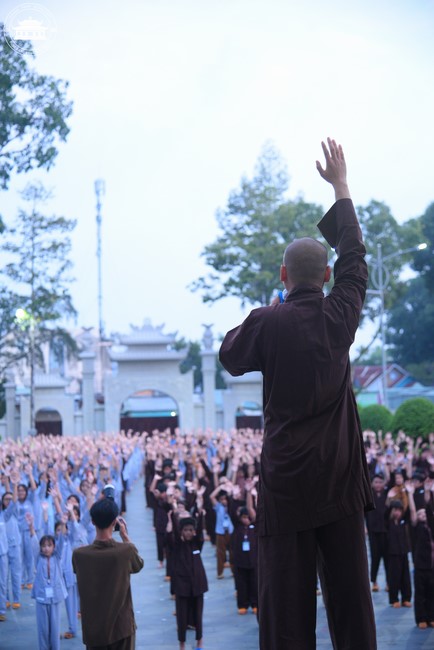 Starting the Temporary Ordination Retreat for Children in Summer with the theme Sowing compassion seeds