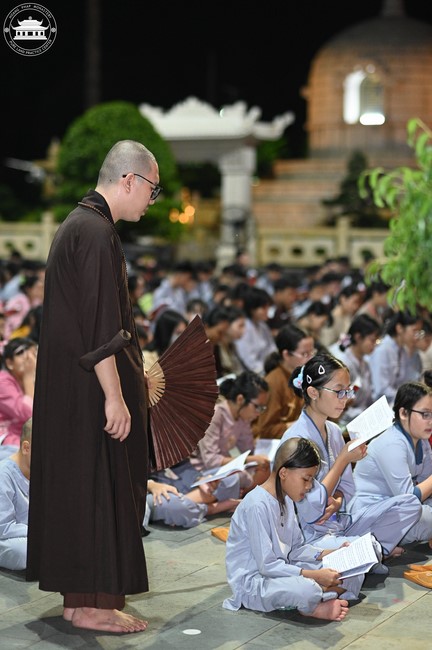 Starting the Temporary Ordination Retreat for Children in Summer with the theme Sowing compassion seeds