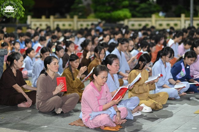 Starting the Temporary Ordination Retreat for Children in Summer with the theme Sowing compassion seeds