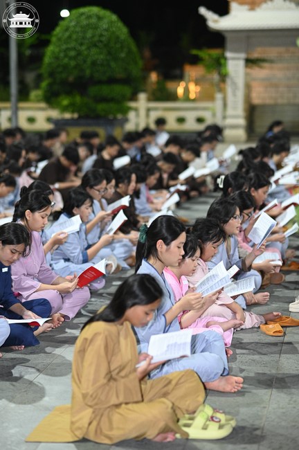 Starting the Temporary Ordination Retreat for Children in Summer with the theme Sowing compassion seeds