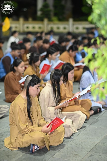 Starting the Temporary Ordination Retreat for Children in Summer with the theme Sowing compassion seeds