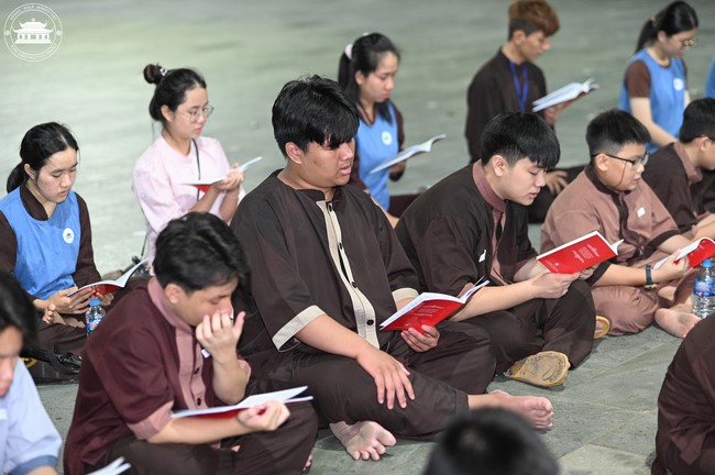 Starting the Temporary Ordination Retreat for Children in Summer with the theme Sowing compassion seeds