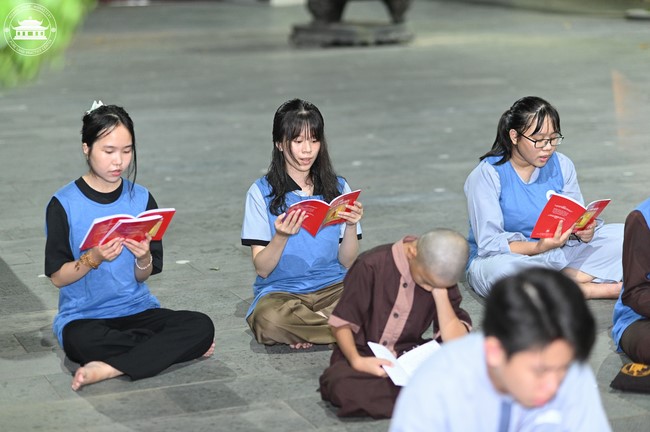 Starting the Temporary Ordination Retreat for Children in Summer with the theme Sowing compassion seeds