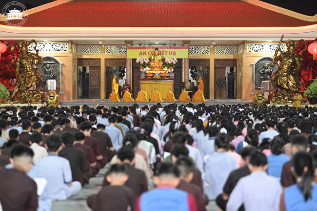 Starting the Temporary Ordination Retreat for Children in Summer with the theme Sowing compassion seeds