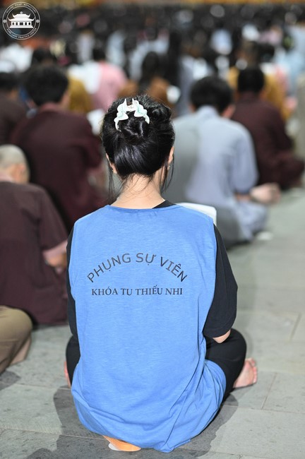 Starting the Temporary Ordination Retreat for Children in Summer with the theme Sowing compassion seeds