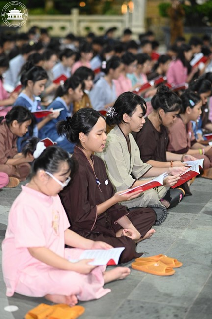 Starting the Temporary Ordination Retreat for Children in Summer with the theme Sowing compassion seeds