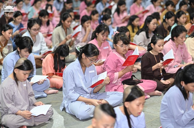 Starting the Temporary Ordination Retreat for Children in Summer with the theme Sowing compassion seeds