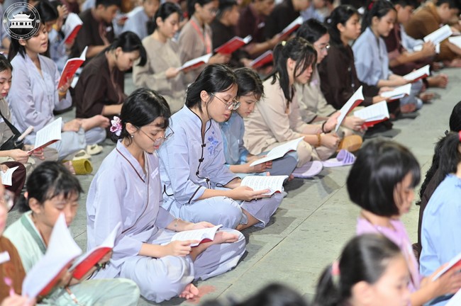 Starting the Temporary Ordination Retreat for Children in Summer with the theme Sowing compassion seeds