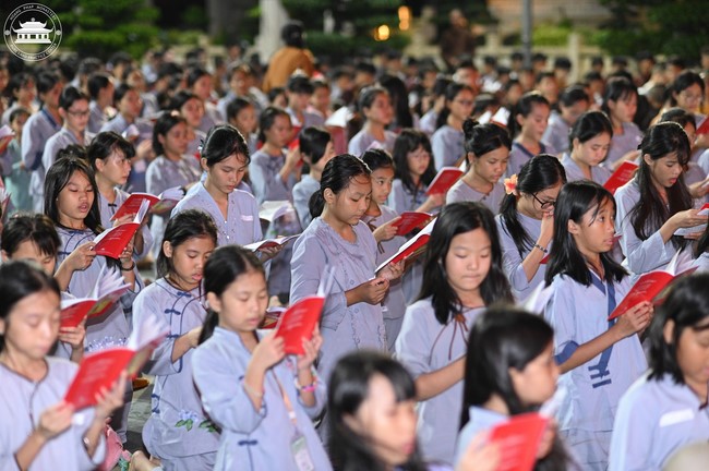 Starting the Temporary Ordination Retreat for Children in Summer with the theme Sowing compassion seeds