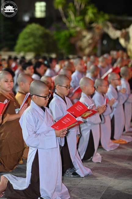 Starting the Temporary Ordination Retreat for Children in Summer with the theme Sowing compassion seeds