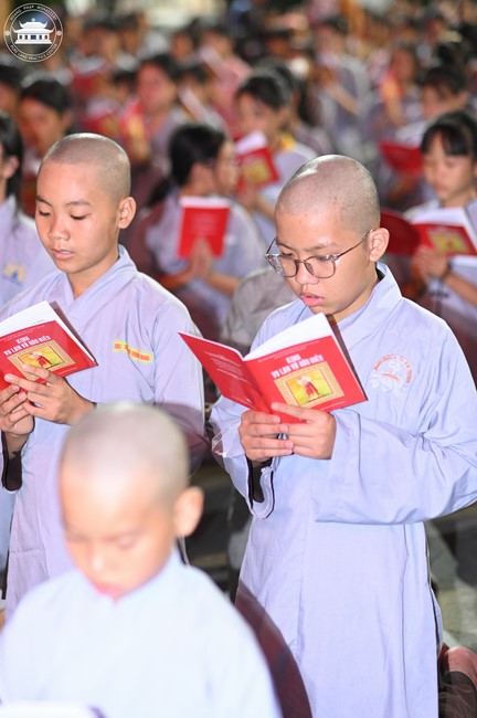 Starting the Temporary Ordination Retreat for Children in Summer with the theme Sowing compassion seeds