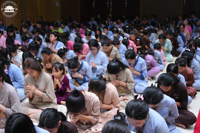 Starting the Temporary Ordination Retreat for Children in Summer with the theme Sowing compassion seeds