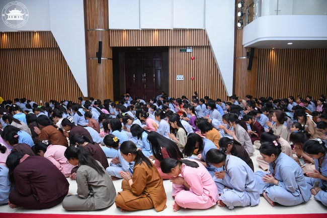 Starting the Temporary Ordination Retreat for Children in Summer with the theme Sowing compassion seeds