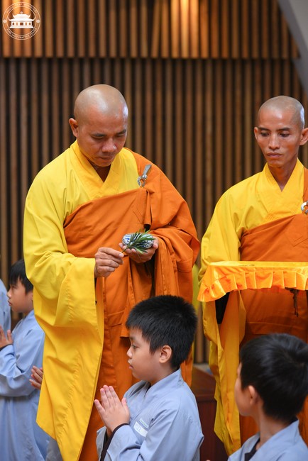 Starting the Temporary Ordination Retreat for Children in Summer with the theme Sowing compassion seeds