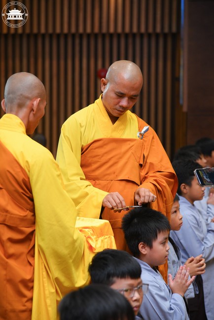 Starting the Temporary Ordination Retreat for Children in Summer with the theme Sowing compassion seeds