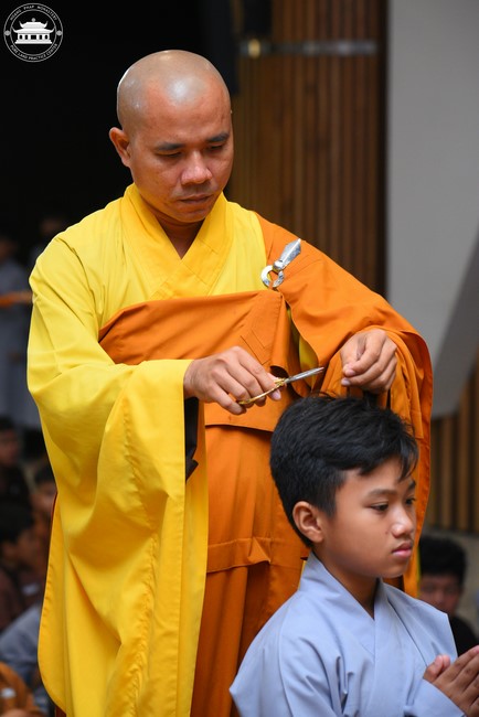 Starting the Temporary Ordination Retreat for Children in Summer with the theme Sowing compassion seeds