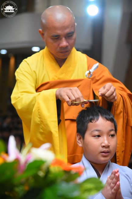 Starting the Temporary Ordination Retreat for Children in Summer with the theme Sowing compassion seeds