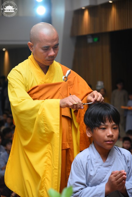 Starting the Temporary Ordination Retreat for Children in Summer with the theme Sowing compassion seeds