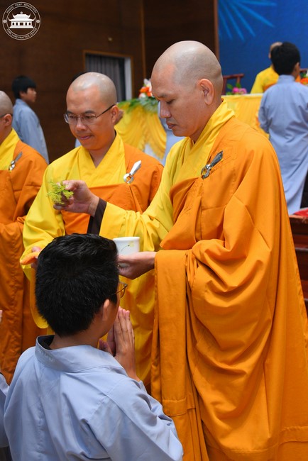 Starting the Temporary Ordination Retreat for Children in Summer with the theme Sowing compassion seeds