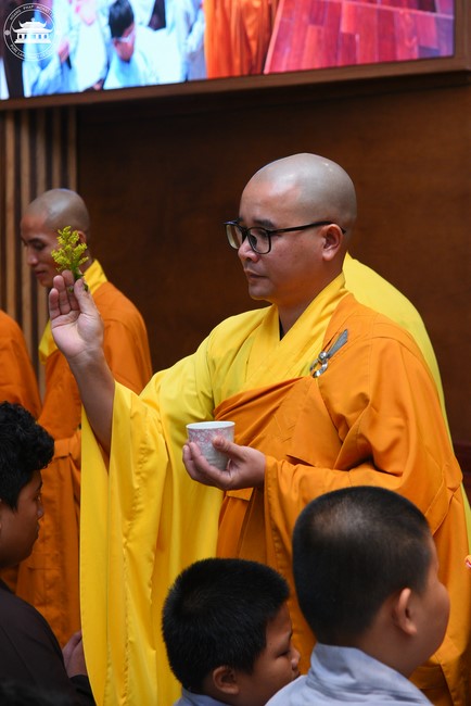 Starting the Temporary Ordination Retreat for Children in Summer with the theme Sowing compassion seeds