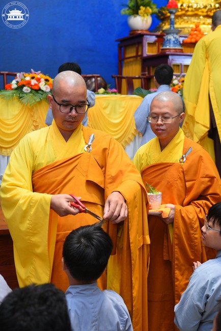 Starting the Temporary Ordination Retreat for Children in Summer with the theme Sowing compassion seeds