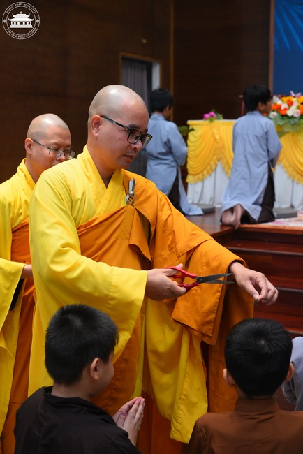 Starting the Temporary Ordination Retreat for Children in Summer with the theme Sowing compassion seeds