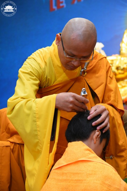 Starting the Temporary Ordination Retreat for Children in Summer with the theme Sowing compassion seeds