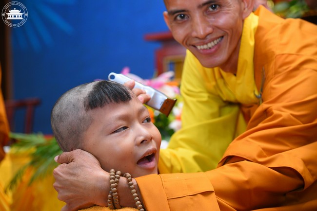 Starting the Temporary Ordination Retreat for Children in Summer with the theme Sowing compassion seeds