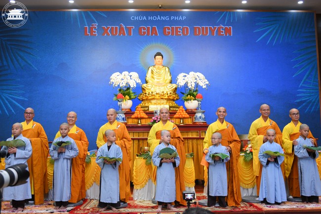 Starting the Temporary Ordination Retreat for Children in Summer with the theme Sowing compassion seeds