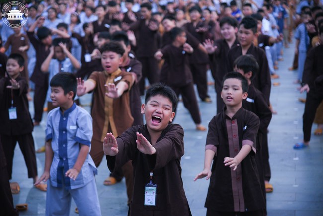 Starting the Temporary Ordination Retreat for Children in Summer with the theme Sowing compassion seeds