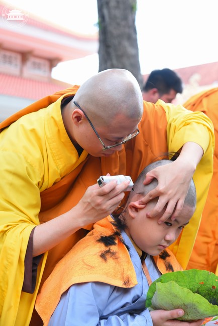 Starting the Temporary Ordination Retreat for Children in Summer with the theme Sowing compassion seeds