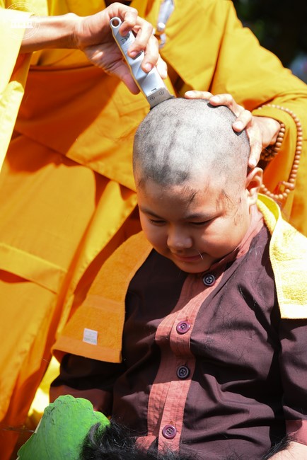 Starting the Temporary Ordination Retreat for Children in Summer with the theme Sowing compassion seeds