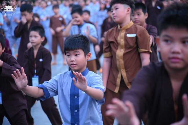 Starting the Temporary Ordination Retreat for Children in Summer with the theme Sowing compassion seeds